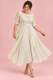 Robe en mousseline à corsage brodé ivoire | Porté sur une silhouette plus ronde | Lounelle Paris