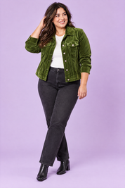 Veste-chemise olive à poches utilitaires | Porté sur une silhouette plus ronde | Lounelle Paris