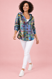 Gilet à capuche bleu à fleurs | Vue en mouvement | Lounelle Paris
