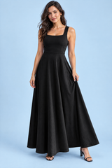 Abito midi nero con scollo a cuore