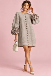 Robe droite grise à manches bouffantes et poignets à volants | Vue de face | Lounelle Paris