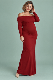 Robe longue de grossesse bordeaux en résille froncée à col Bardot | Porté sur une silhouette plus ronde | Lounelle Paris