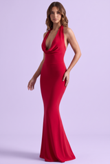 Abito lungo rosso a sirena con schiena scoperta e scollo drappeggiato