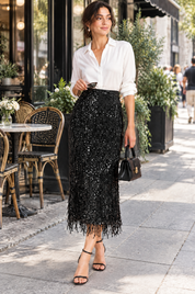 Jupe midi noire à franges et sequins | Photo lifestyle | Lounelle Paris