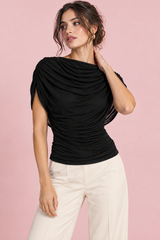 Top nero con scollo drappeggiato e arricciature