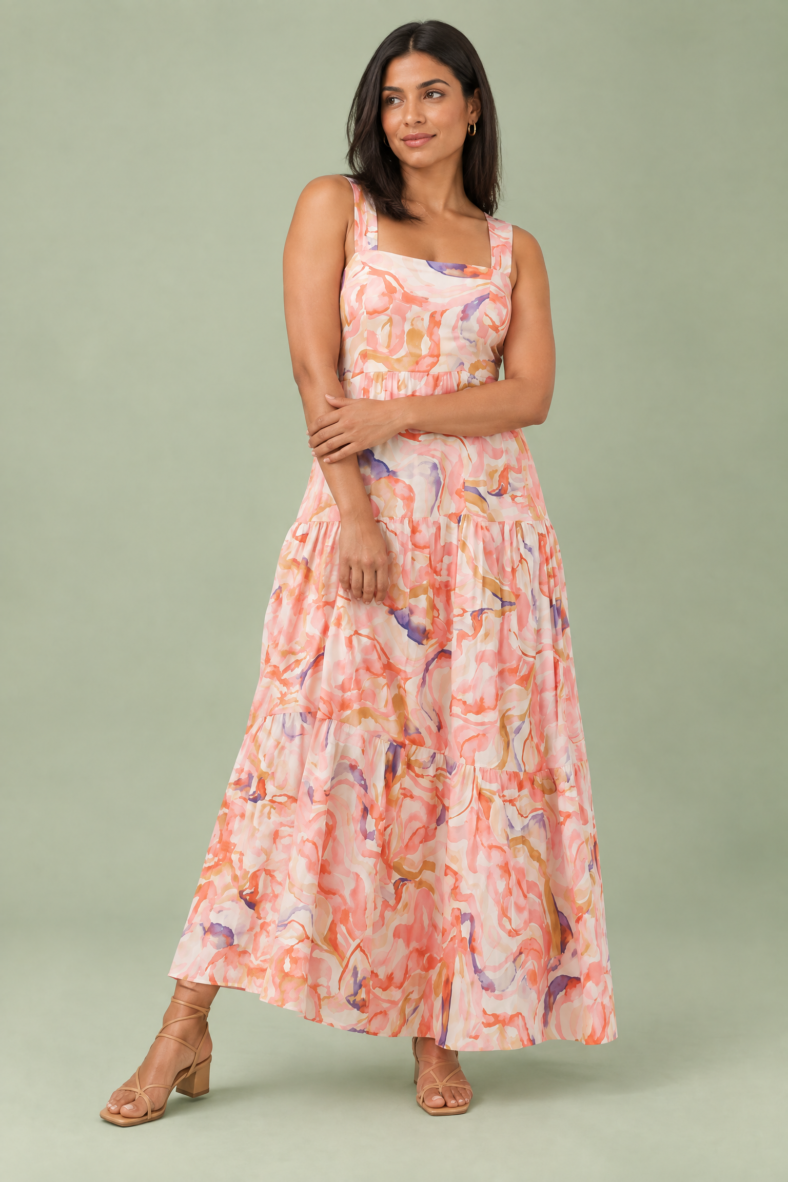 Robe midi rose à imprimé porcelaine et encolure carrée | Porté sur une autre silhouette | Lounelle Paris