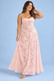 Robe longue fleurie rose | Porté sur une silhouette plus ronde | Lounelle Paris
