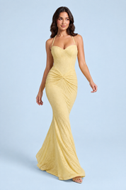 Robe longue jaune froncée à décolleté cœur | Vue en mouvement | Lounelle Paris