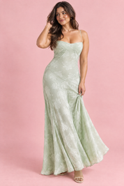 Robe longue fleurie vert clair | Porté sur une autre silhouette | Lounelle Paris