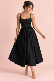 Robe midi noire plissée évasée | Vue de face | Lounelle Paris