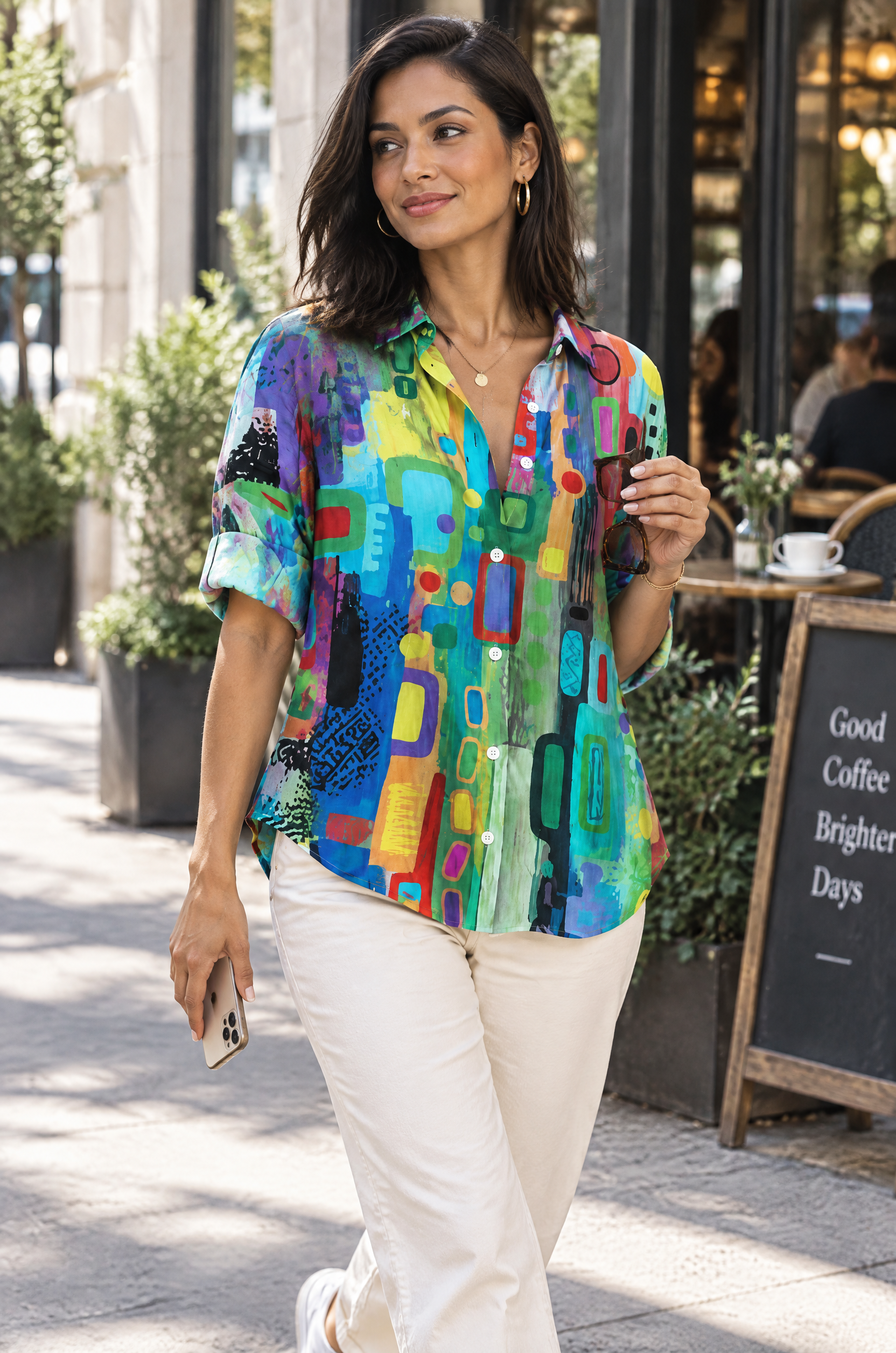 Chemise longue fleurie verte à col | Photo lifestyle | Lounelle Paris