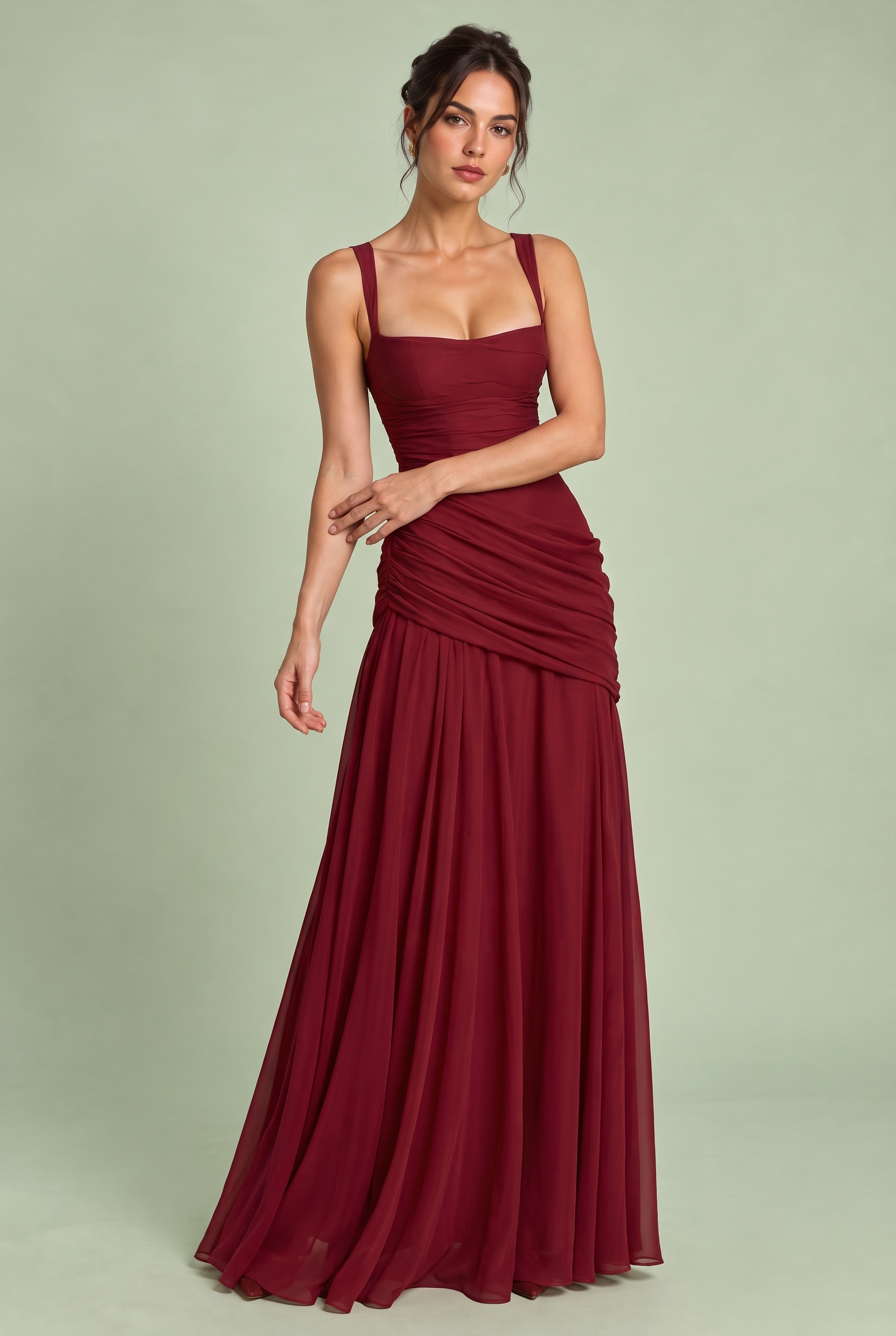 Robe longue bordeaux froncée à encolure carrée et coupe évasée | Vue rapprochée | Lounelle Paris