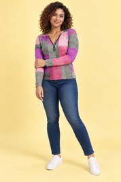 Haut rose zippé à imprimé patchwork | Porté sur une silhouette plus ronde | Lounelle Paris