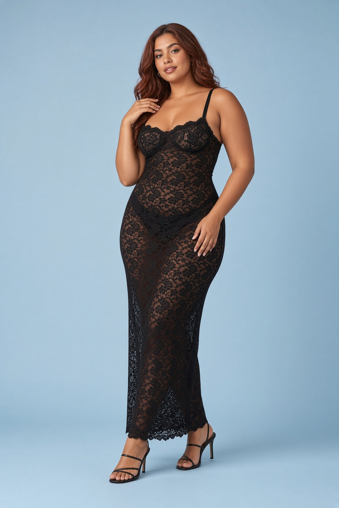 Robe midi moulante en dentelle noire | Porté sur une autre silhouette | Lounelle Paris