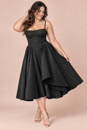 Robe bustier midi noire | Porté sur une silhouette plus ronde | Lounelle Paris
