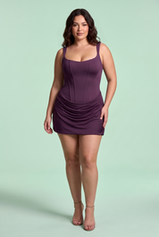 Robe corset violette à fronces | Porté sur une silhouette plus ronde | Lounelle Paris