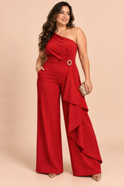 Combinaison pantalon rouge à encolure carrée festonnée | Porté sur une silhouette plus ronde | Lounelle Paris