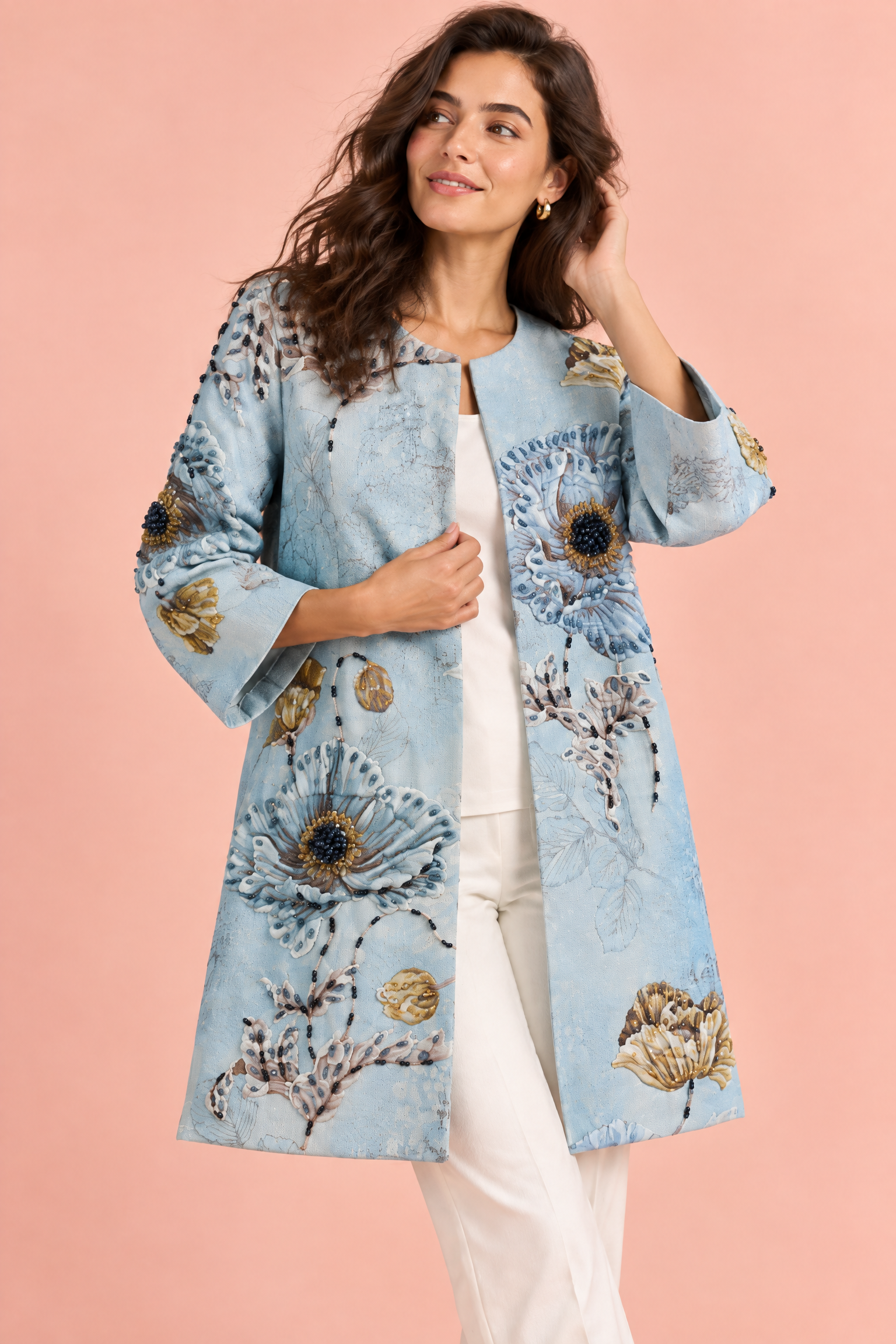 Manteau midi bleu clair à motifs floraux et perles | Vue rapprochée | Lounelle Paris