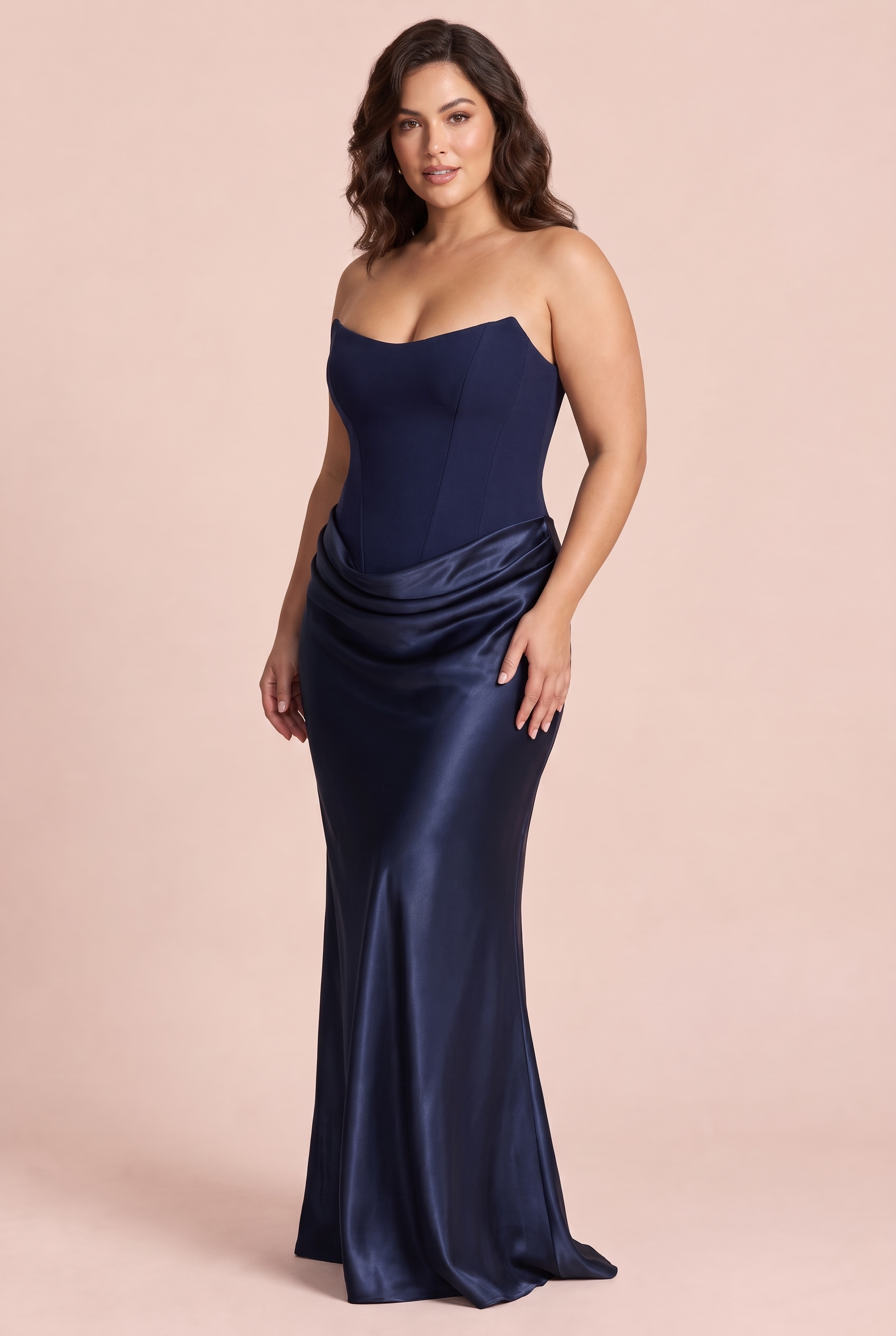 Robe longue corset bleu marine bustier | Porté sur une silhouette plus ronde | Lounelle Paris