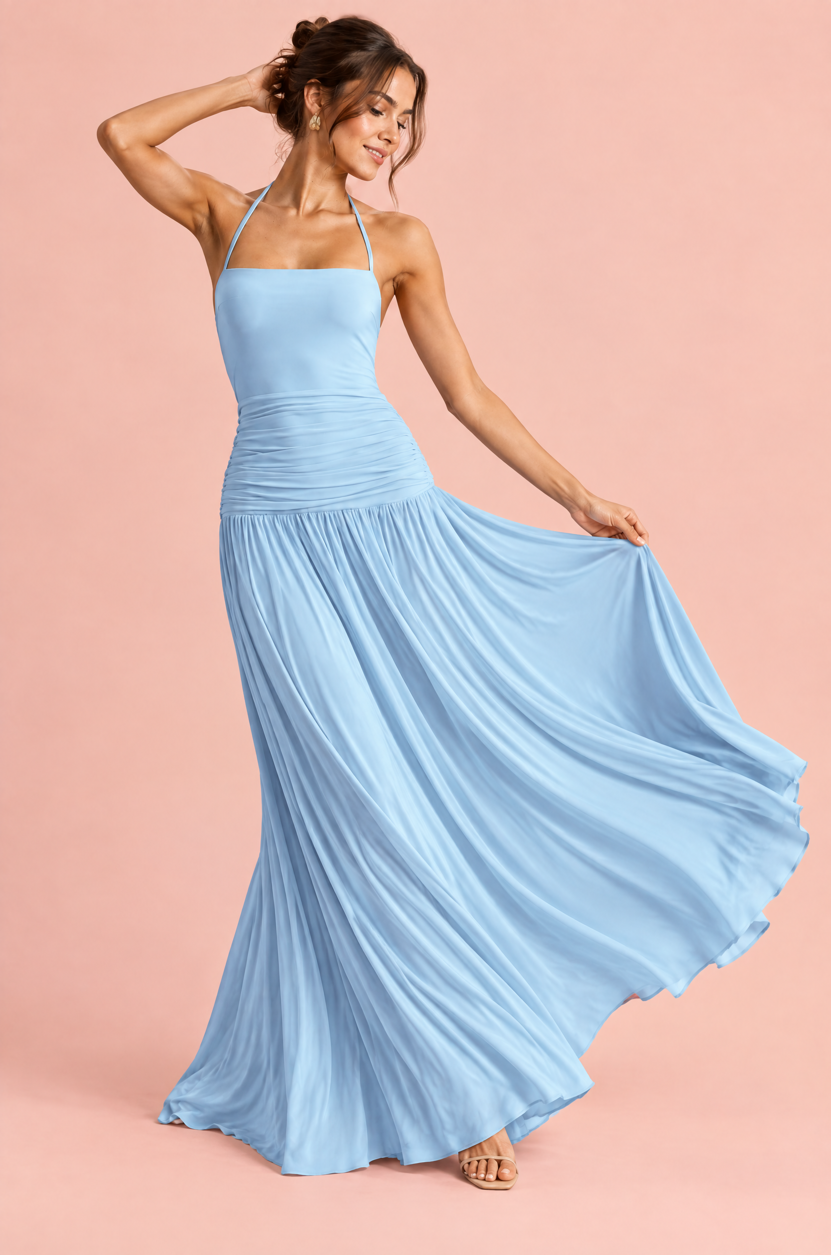 Robe longue bleu clair à encolure carrée et fronces | Vue en mouvement | Lounelle Paris