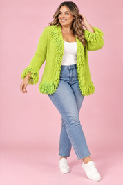Gilet vert citron à franges | Porté sur une silhouette plus ronde | Lounelle Paris