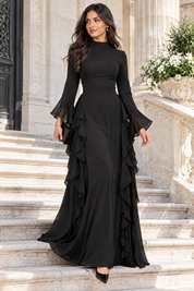 Robe longue noire à volants et manches cloche | Photo lifestyle | Lounelle Paris