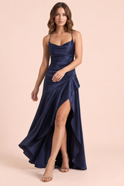 Robe asymétrique bleu marine à col bénitier | Vue en mouvement | Lounelle Paris