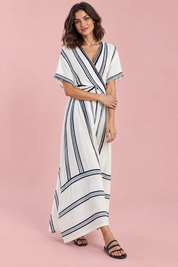 Robe portefeuille blanche à col V | Vue de face | Lounelle Paris