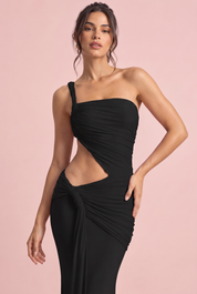 Robe longue noire asymétrique à jupe portefeuille | Vue rapprochée | Lounelle Paris