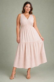 Robe abricot col V à volants | Porté sur une silhouette plus ronde | Lounelle Paris