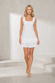 Robe blanche brodée à volants | Lounelle Paris