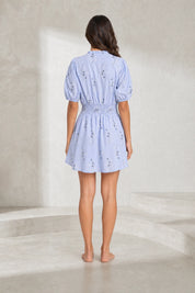Robe bleu clair à broderies florales | Lounelle Paris