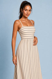 Robe longue beige rayée dos nu | Vue rapprochée | Lounelle Paris