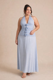 Robe longue bleu clair dos nu | Porté sur une silhouette plus ronde | Lounelle Paris