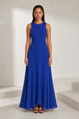 Robe longue bleue fluide sans manches