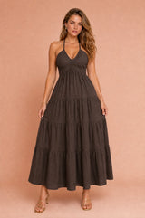 Abito lungo con scollo halter e schiena nuda