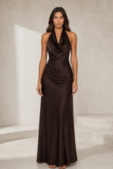 Robe longue marron ajustée dos nu