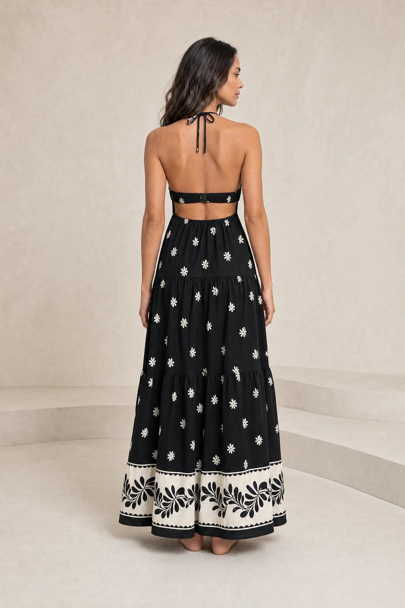 Robe longue noire fleurie dos nu | Lounelle Paris