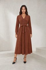 Robe marron col V velours côtelé