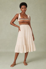 Vestito midi con bretelle smockate