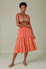 Vestito midi con bretelle smockate