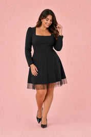 Robe noire col carré tulle | Porté sur une autre silhouette | Lounelle Paris