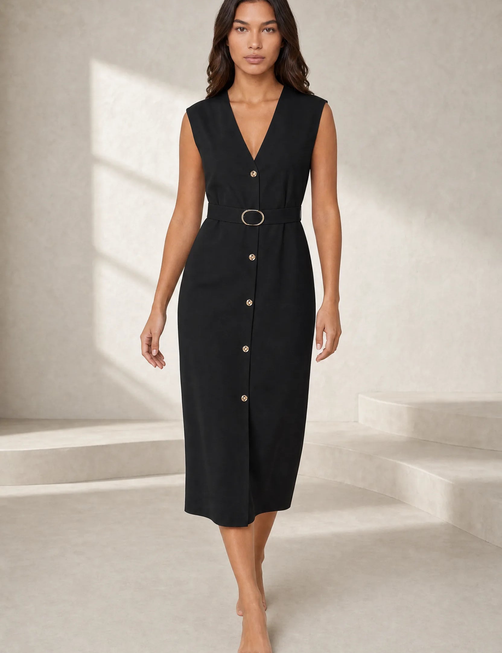 Robe noire col V ceinturée | Lounelle Paris