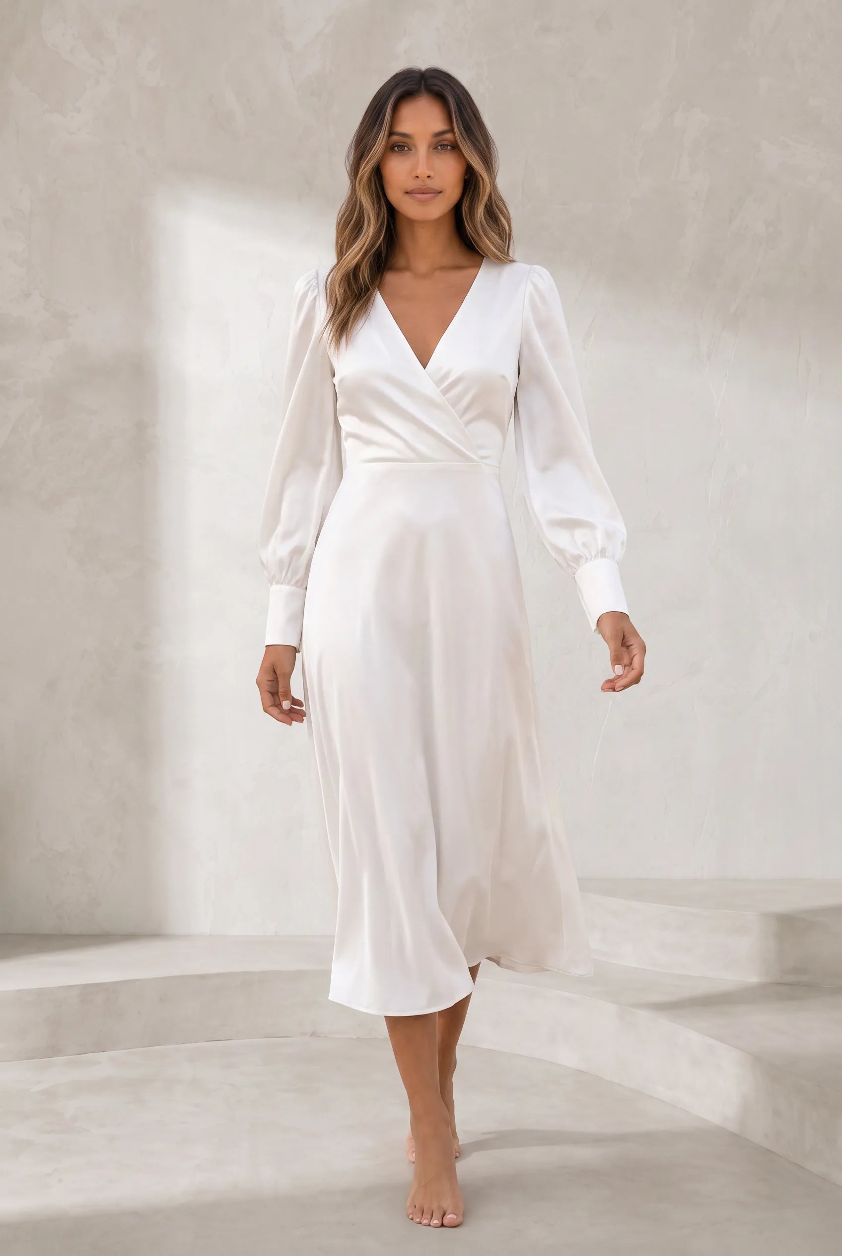 Robe satinée à col V | Lounelle Paris