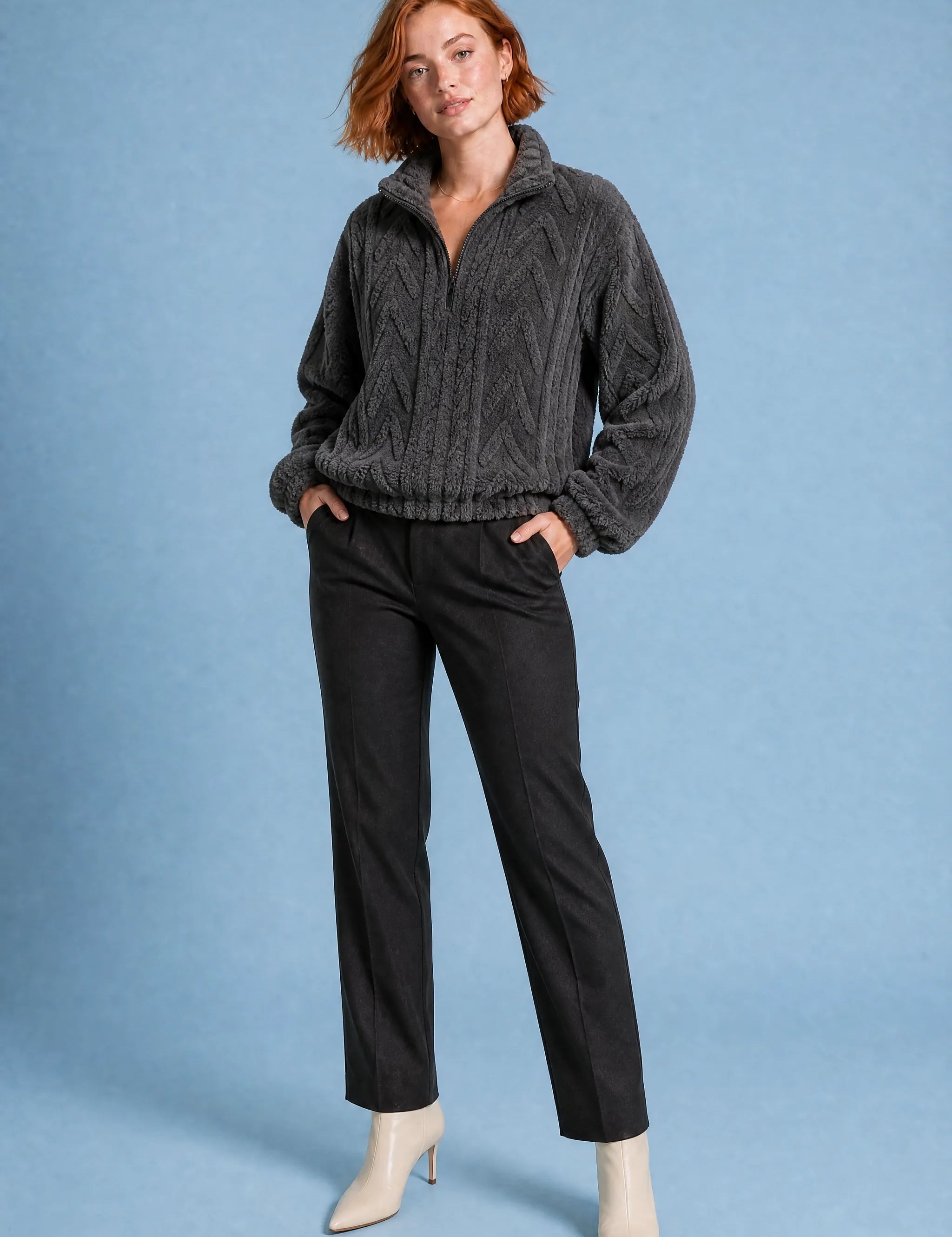 Sweat pelucheux col montant zippé | Variante Gris foncé | Lounelle Paris