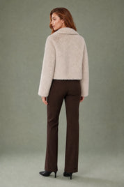 Veste beige effet fourrure col polo | Vue de dos | Lounelle Paris