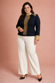Veste bleu foncé broderies dorées | Porté sur une silhouette plus ronde | Lounelle Paris