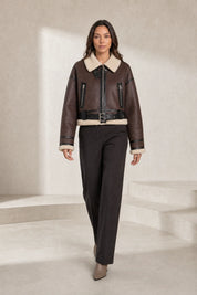 Veste courte effet moutonné à ceinture | Lounelle Paris