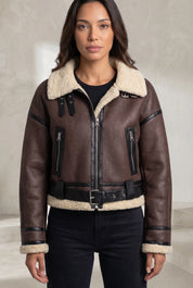 Veste courte effet moutonné à ceinture | Lounelle Paris